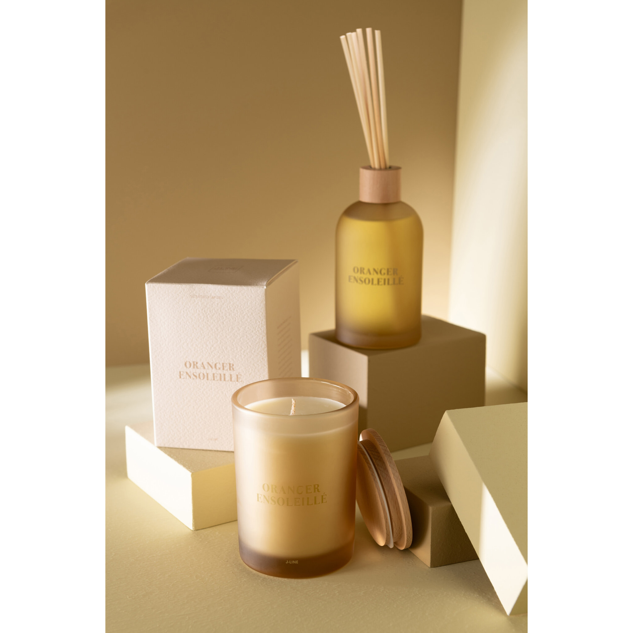 J-Line bougie parfumée Accords Essentiels - Oranger Ensoleillé - jaune - 38H