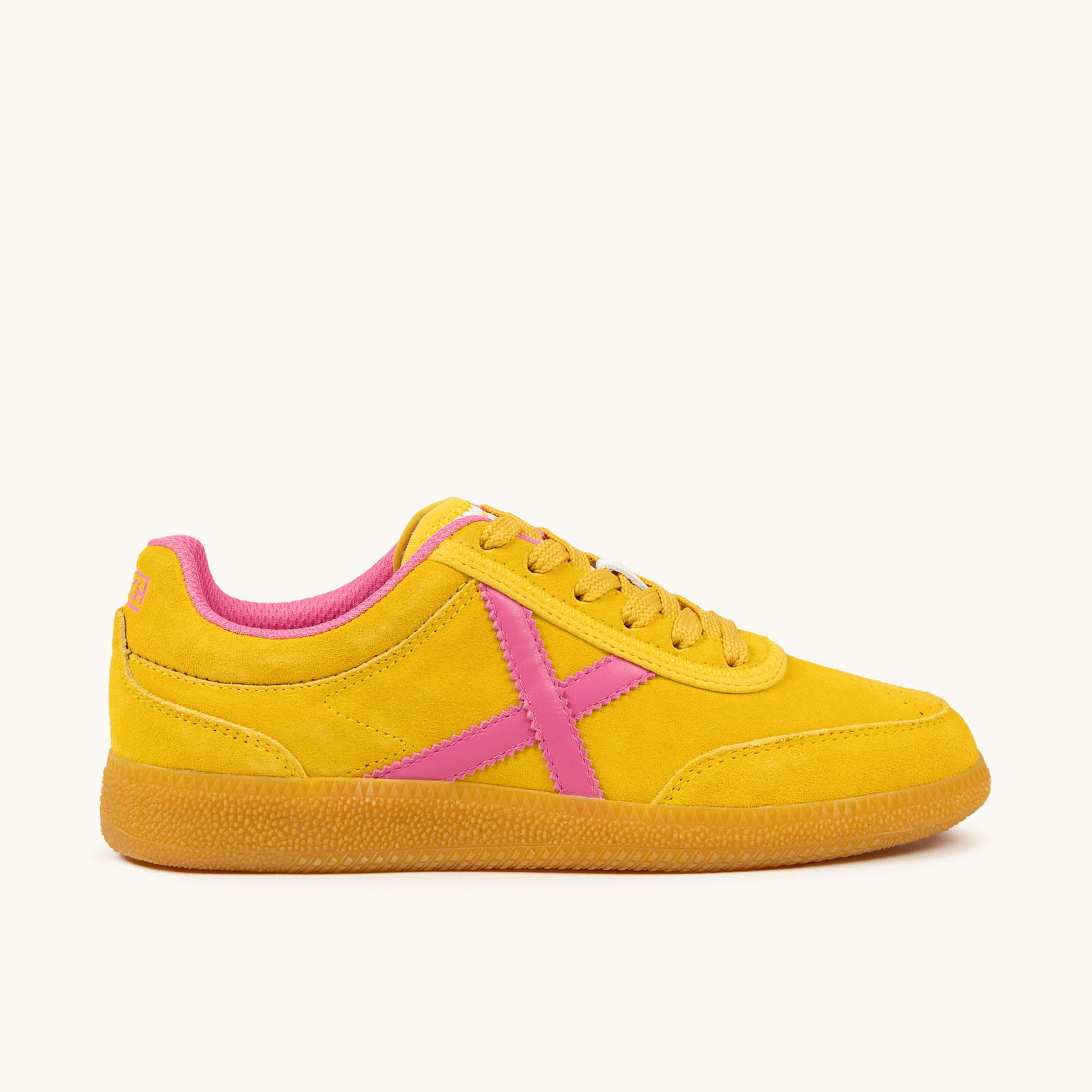 Zapatilla de Ante en Color Amarillo Mostaza MUNICH RUMBA WMN 23