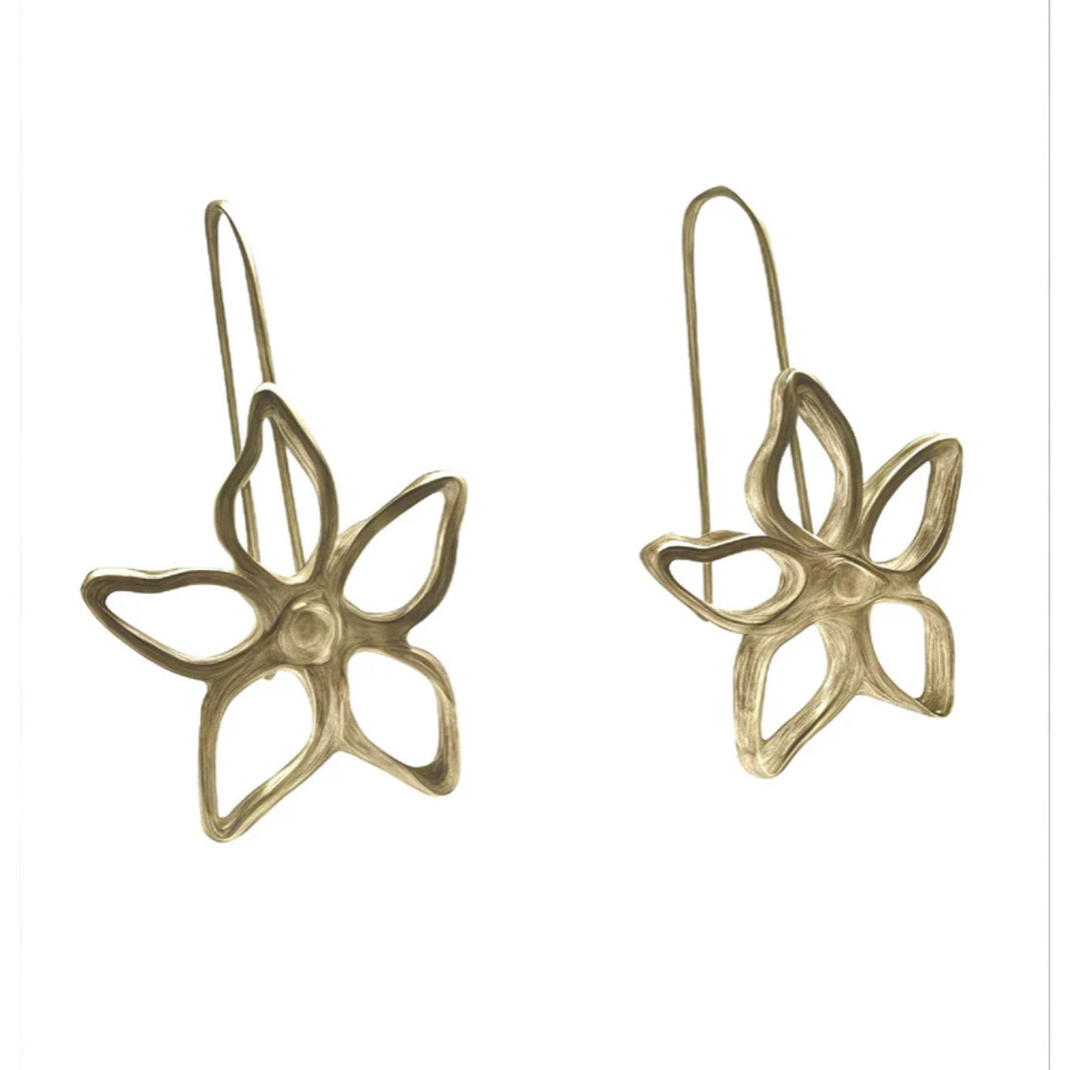 Pendiente gancho Irregular Blom en dorado chapado latón