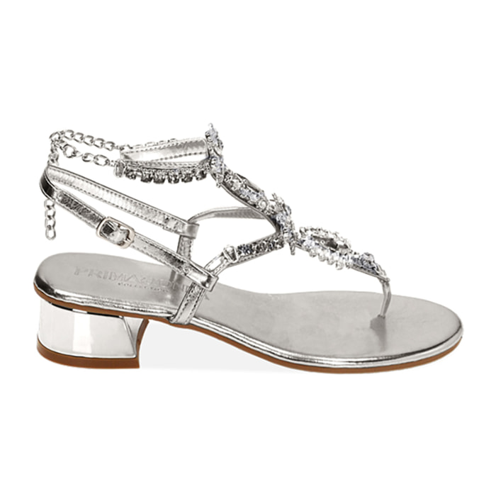 Sandalia con pedreria plateada, tacón 3,5 cm