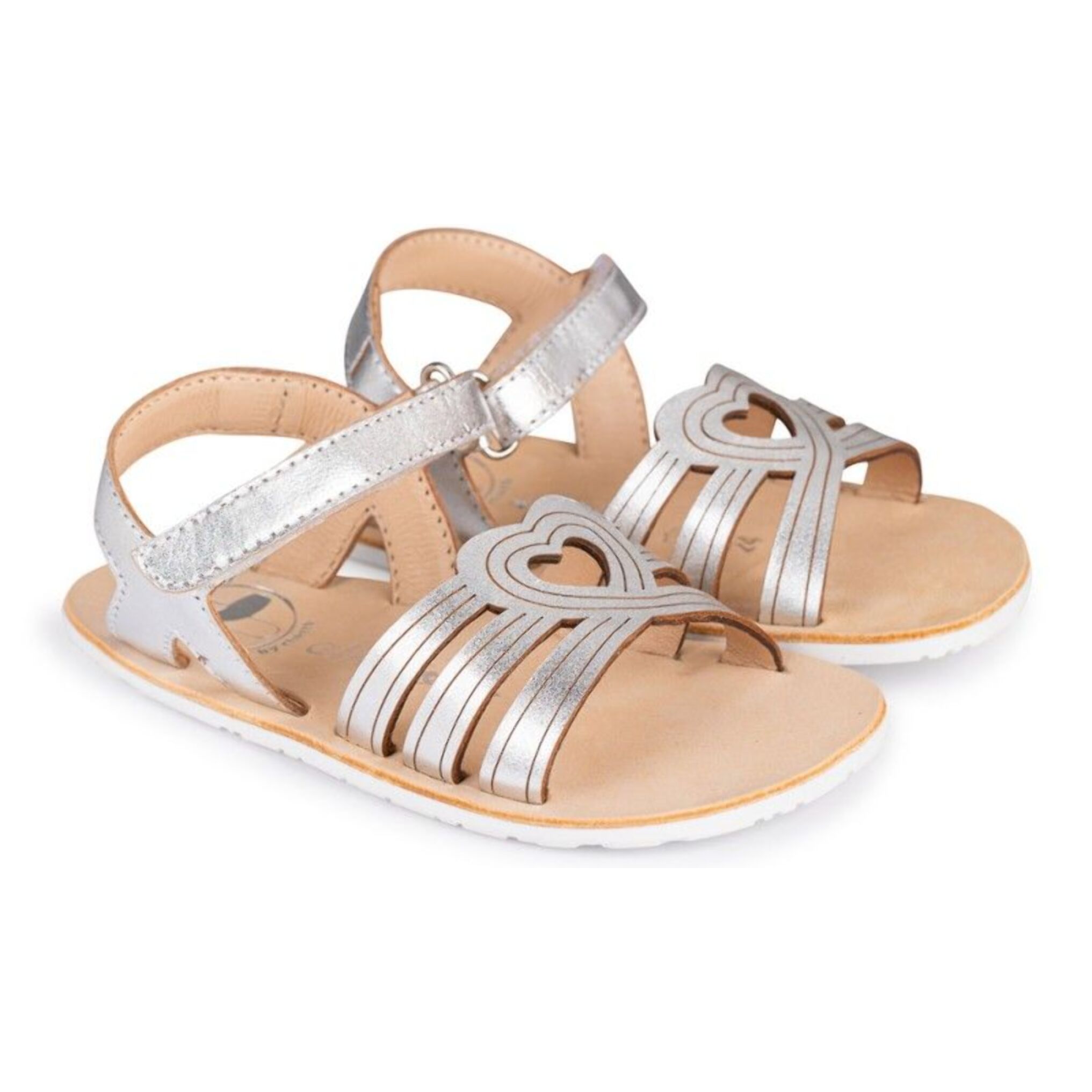 SANDALIA CORAZÓN BAREFOOT PLATA - DESTELLOS SOFISTICADOS CON TOQUE MODERNO