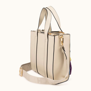 Bolso Crossbody Tote Crema con Charms y Bandolera Logotipada CHARMS CROSSBODY TOTE CREAM