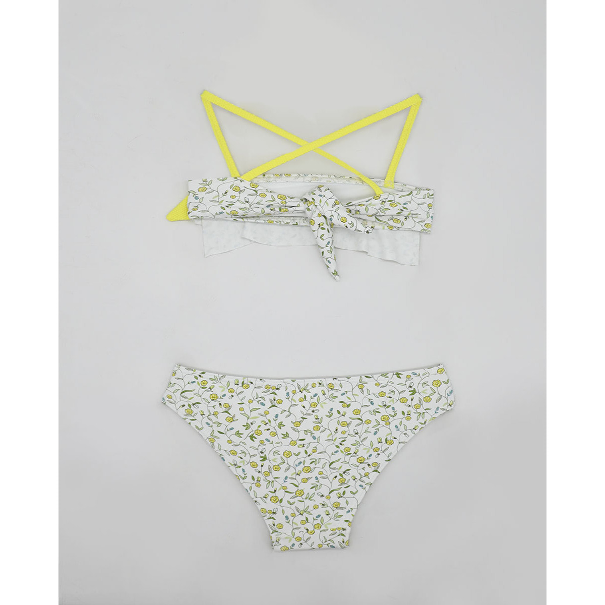 BIKINI FLORECITAS AMARILLAS CON TIRANTES Y LAZO AMARILLO