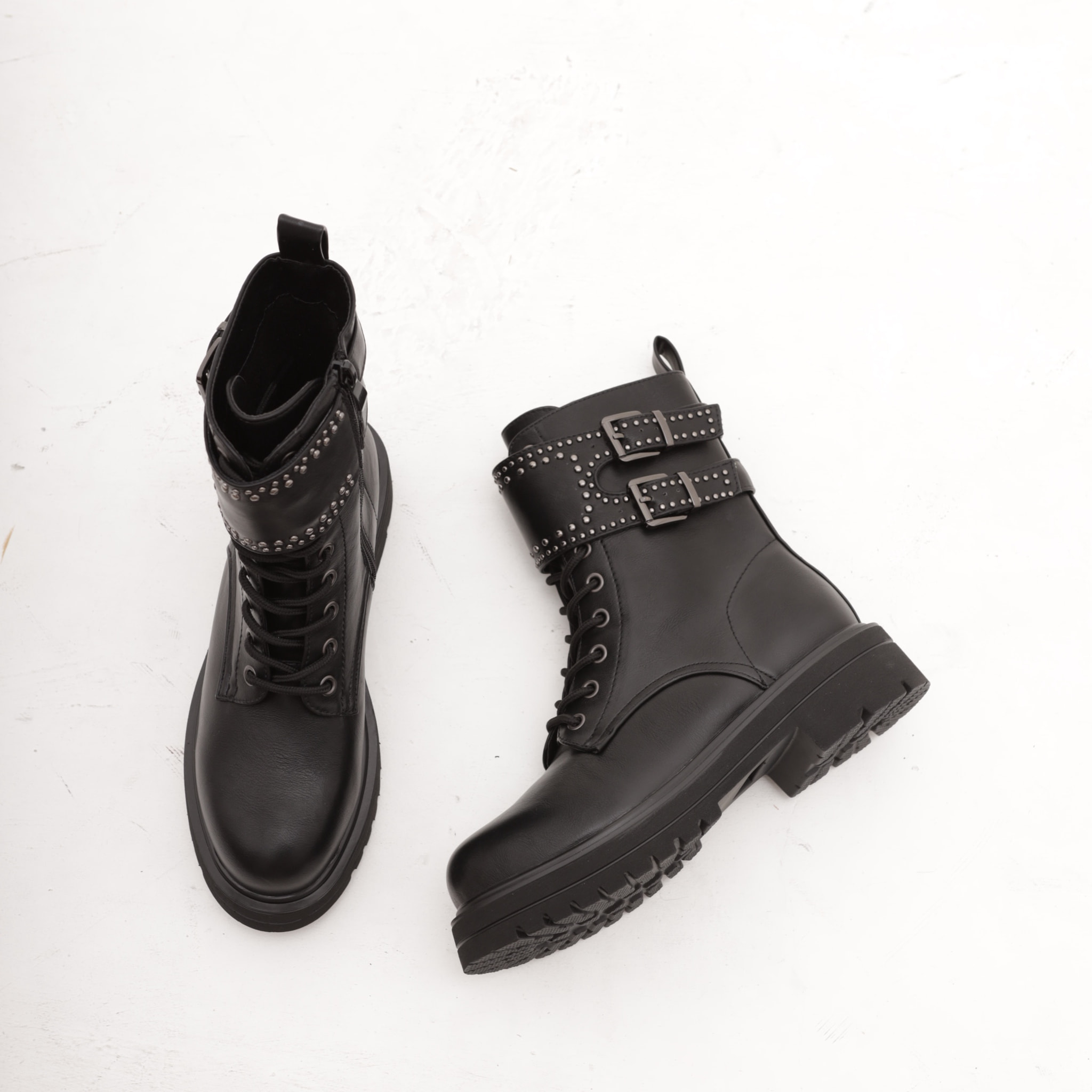 ANFIBIO ALTO 12 BUCHI BORCHIE NERO