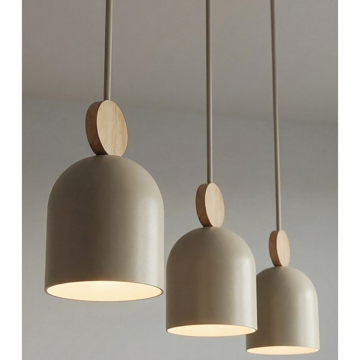Lampada a sospensione Mesi in acciaio beige e legno