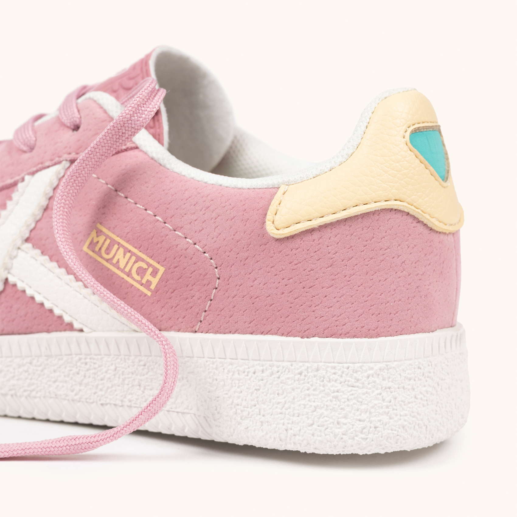 Zapatillas Infantiles Rosa Pastel con Cordones y Detalles en Crema MUNICH MINI BARRU 18