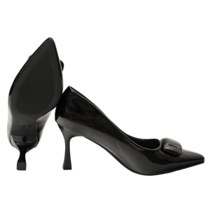 Decolletè in simil pelle verniciata con applicazione