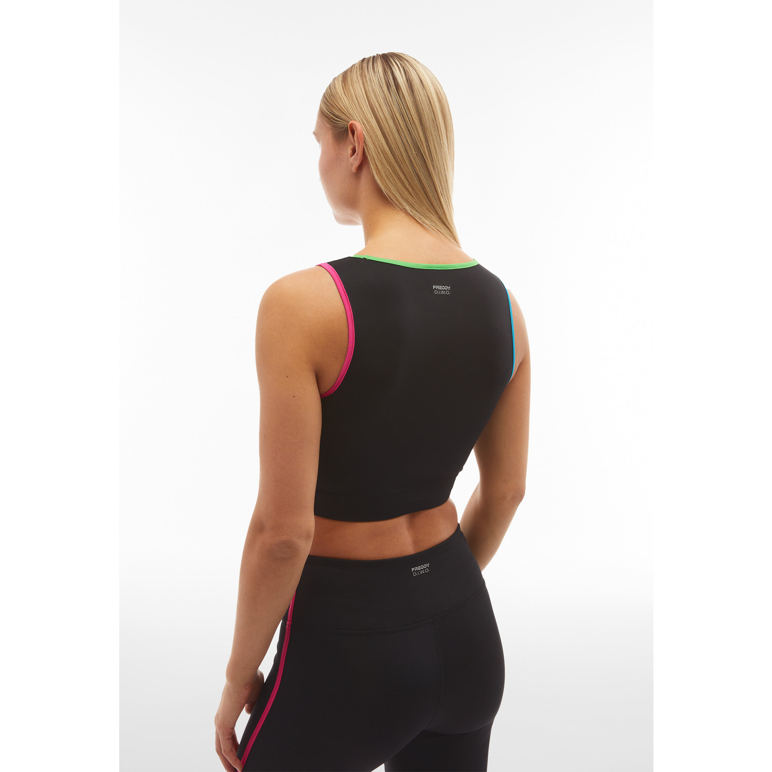 Top fitness a sostegno medio con bordature colorate