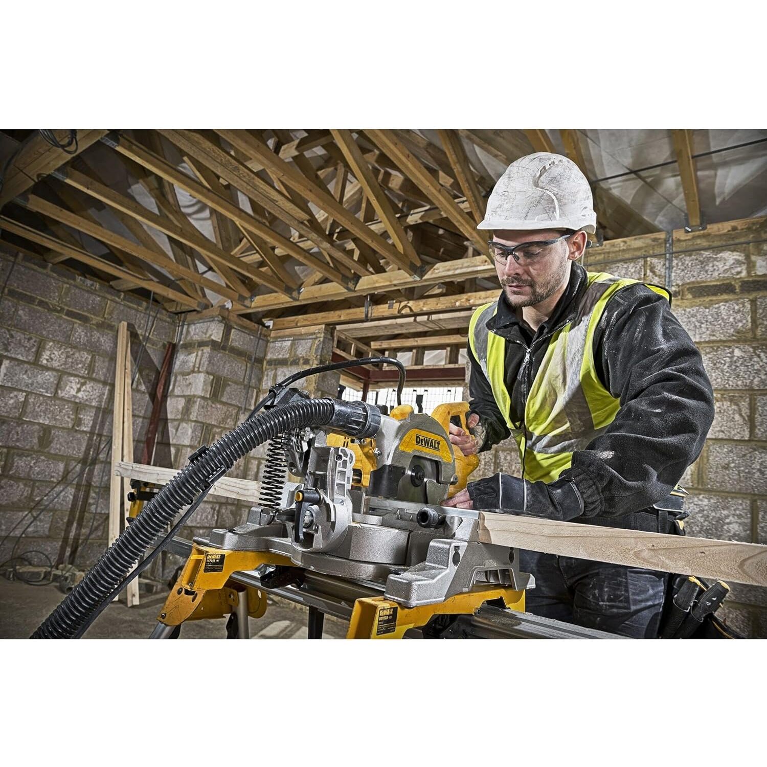 Scie à onglets radiale 1800 W - Ø 216 mm - DEWALT - DWS777-QS