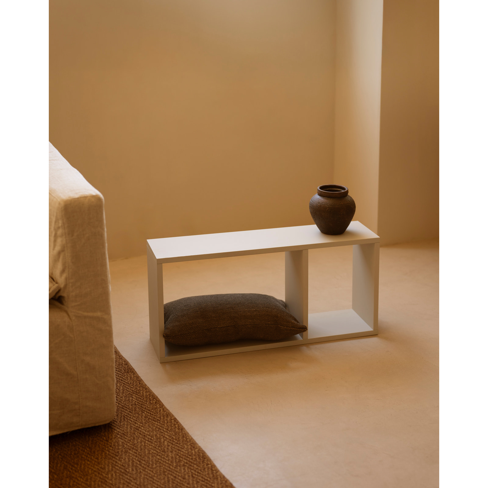 Mobilier d'appoint en bois laqué ton beige avec 1 séparateur Hauteur: 38 Longueur: 80 Largeur: 20