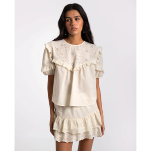 Blusa de mujer con manga corta y volantes