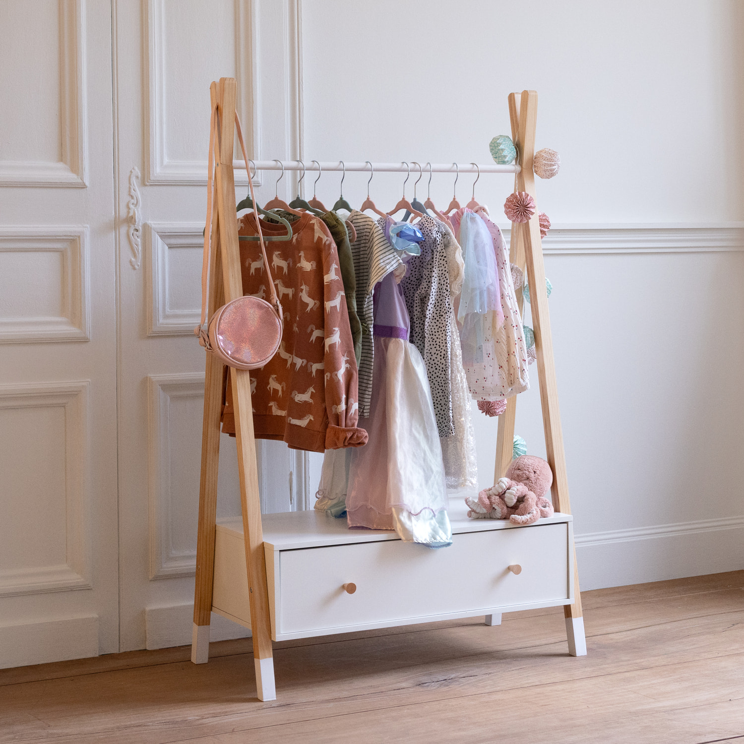 Penderie pour enfant bois et blanche avec tiroir LOU