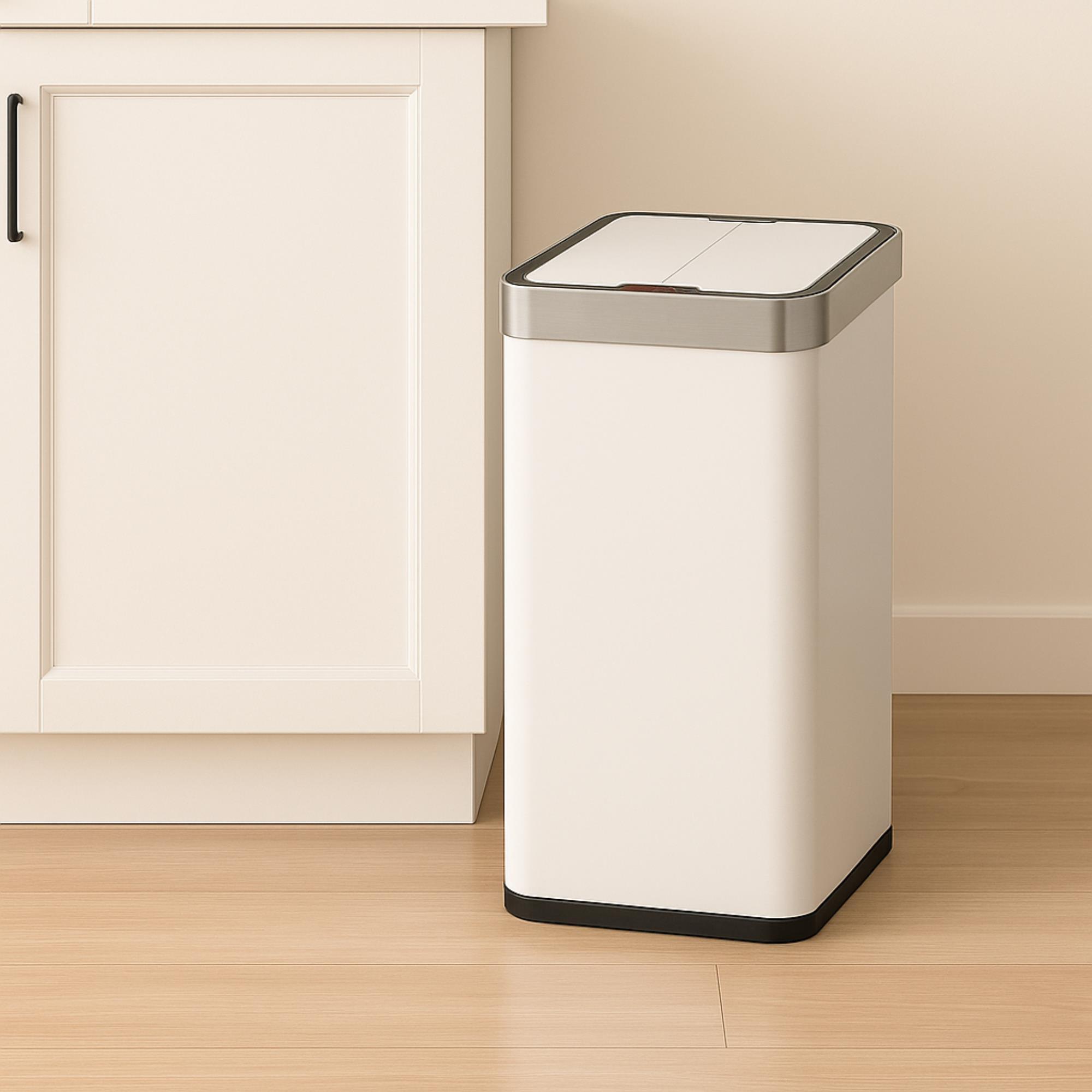 Cubo de Basura color blanco en acero inoxidable con apertura de alas y sensor automático