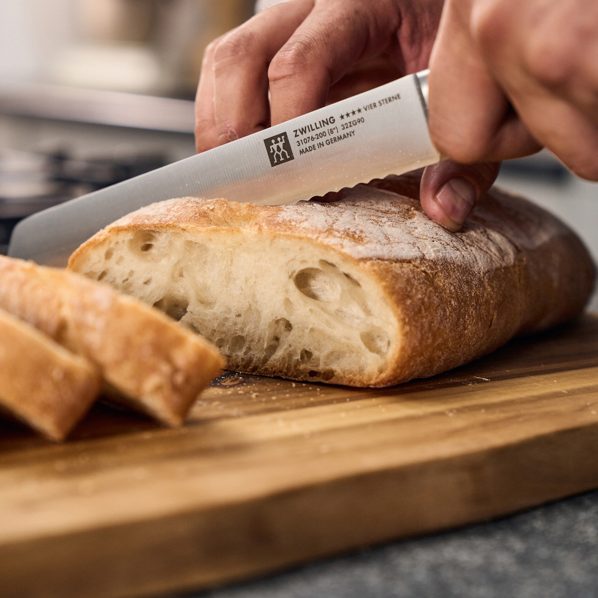 Couteau à pain 20 cm, Tranchant en dents de scie