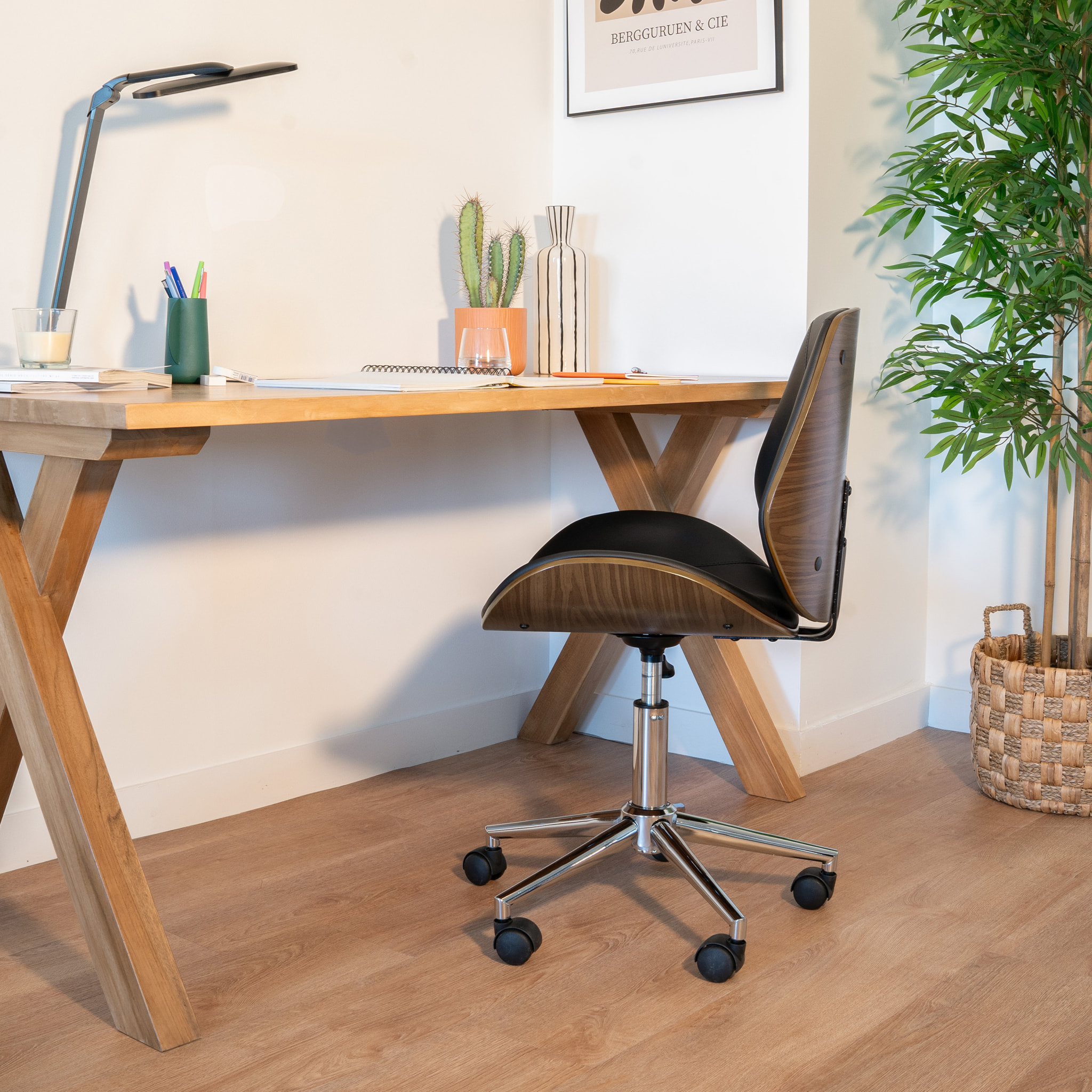 Chaise de bureau pivotante en bois en PU noir - Archie