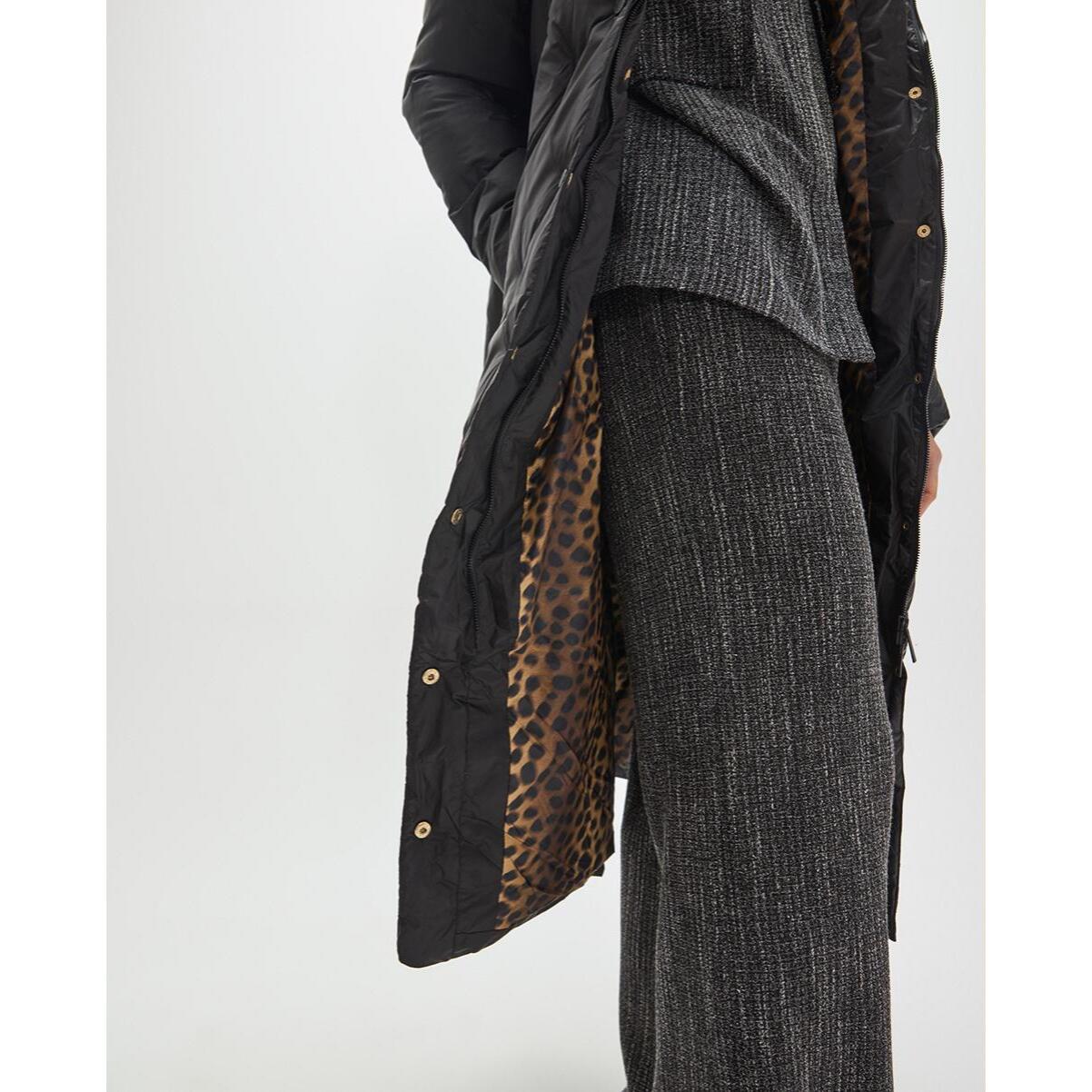Cappotto lungo trapuntato con M ricamate