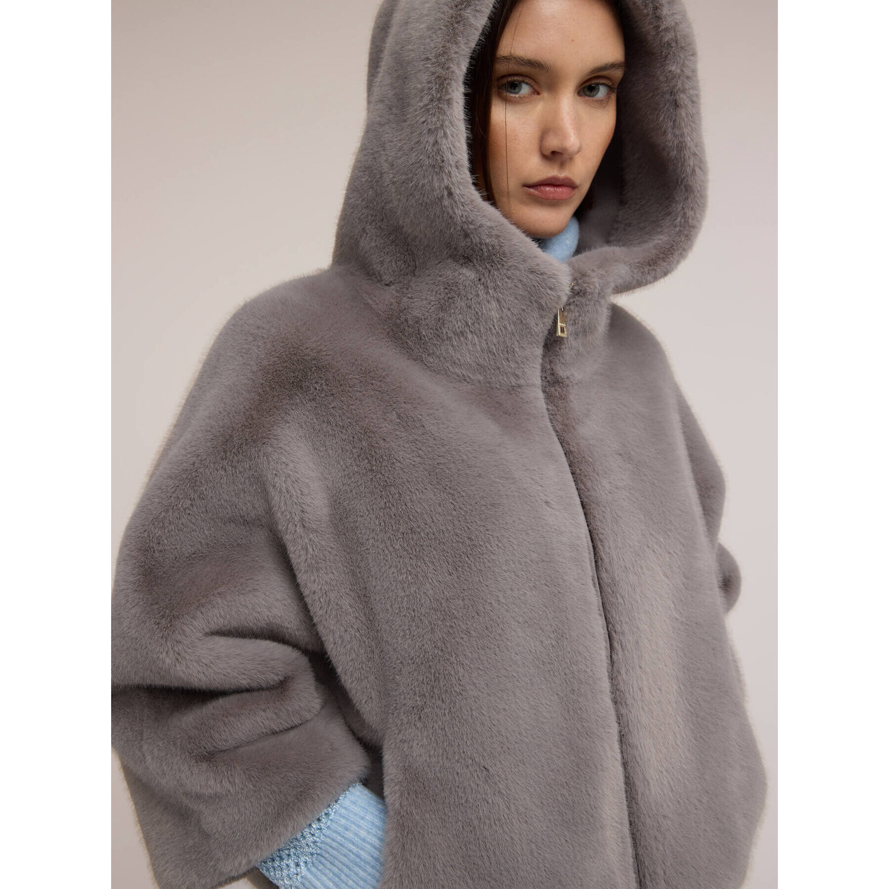 Motivi - Cappa con cappuccio effetto peluche - Grigio