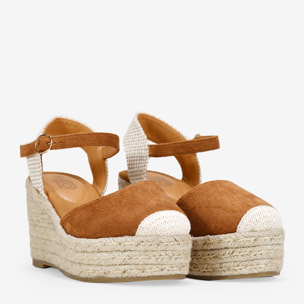Alpargatas marrones con pulsera y suela de esparto