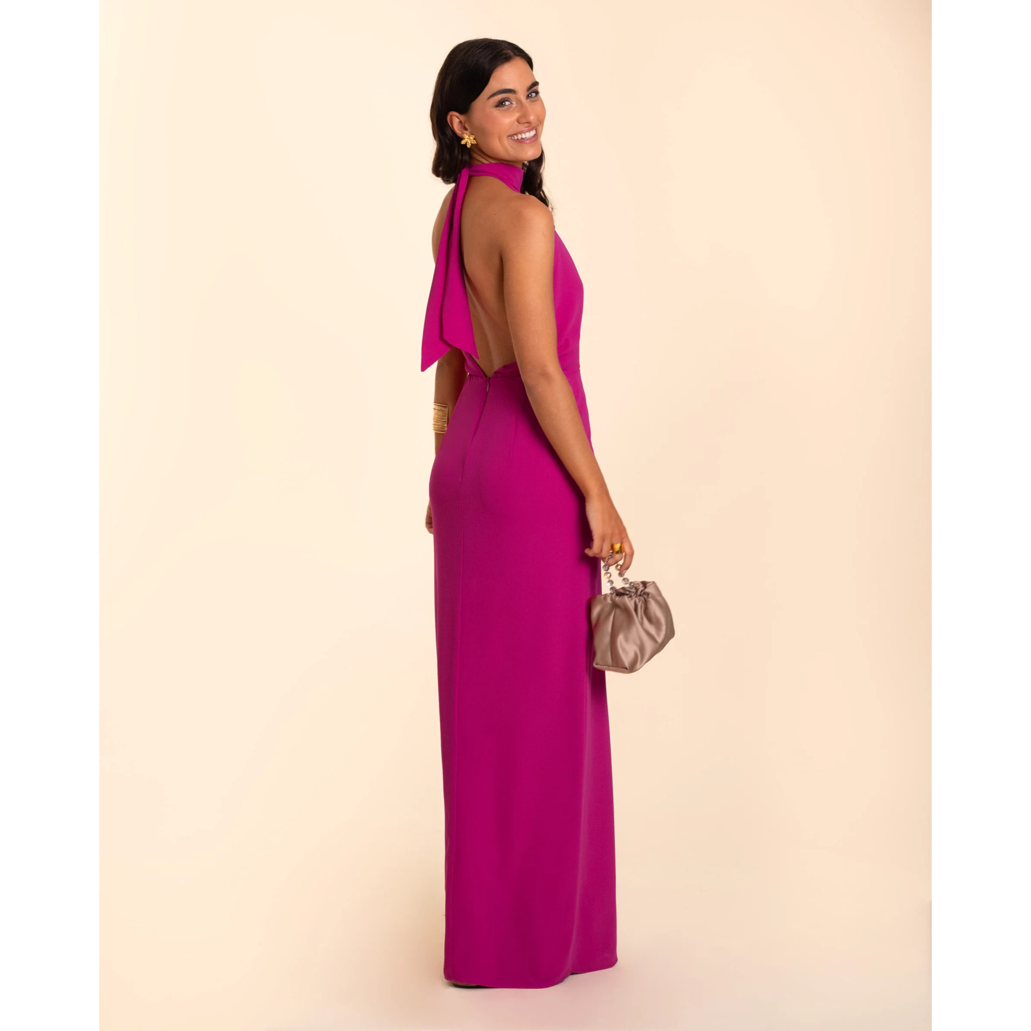 Vestido largo con abertura y cuello halter