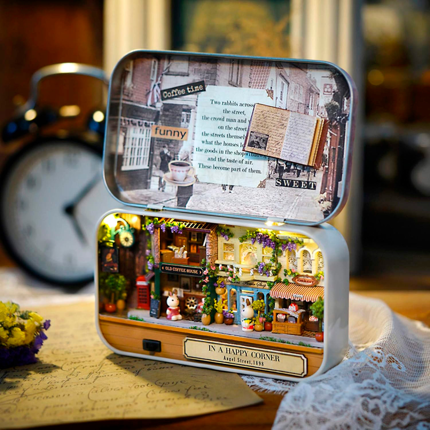 Esquina de la felicidad. Maqueta 3D plegable, realista con gran detalle y luces led.