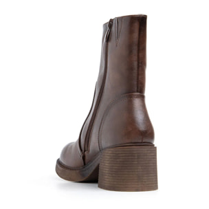 Stivaletto liscio con tacco - CUOIO