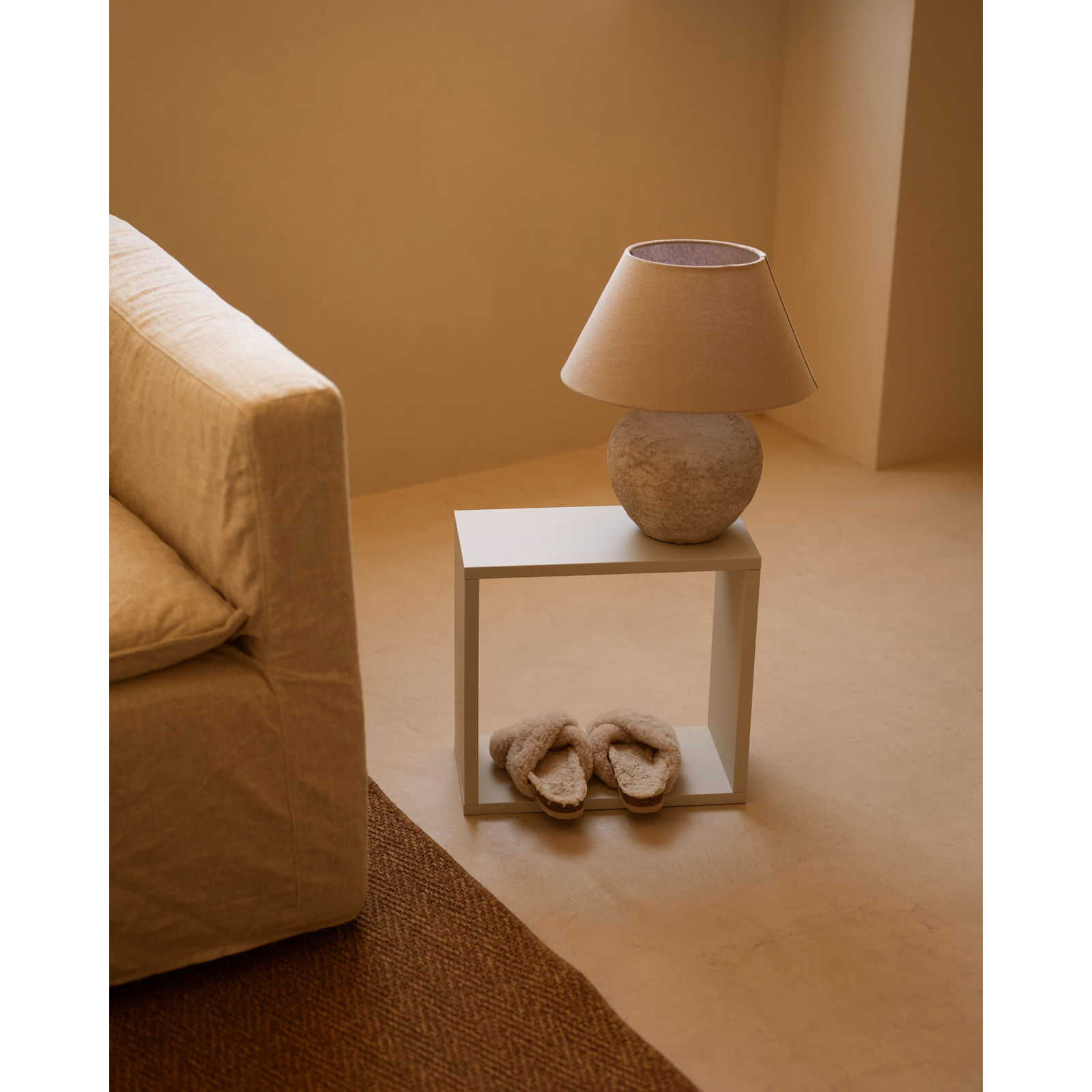 Estanteria de madera lacada en tono beige Alto: 38 Largo: 40 Ancho: 20