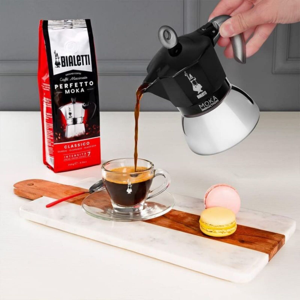 Cafetière italienne BIALETTI dont induction Moka Noir - capacité 6 tasses