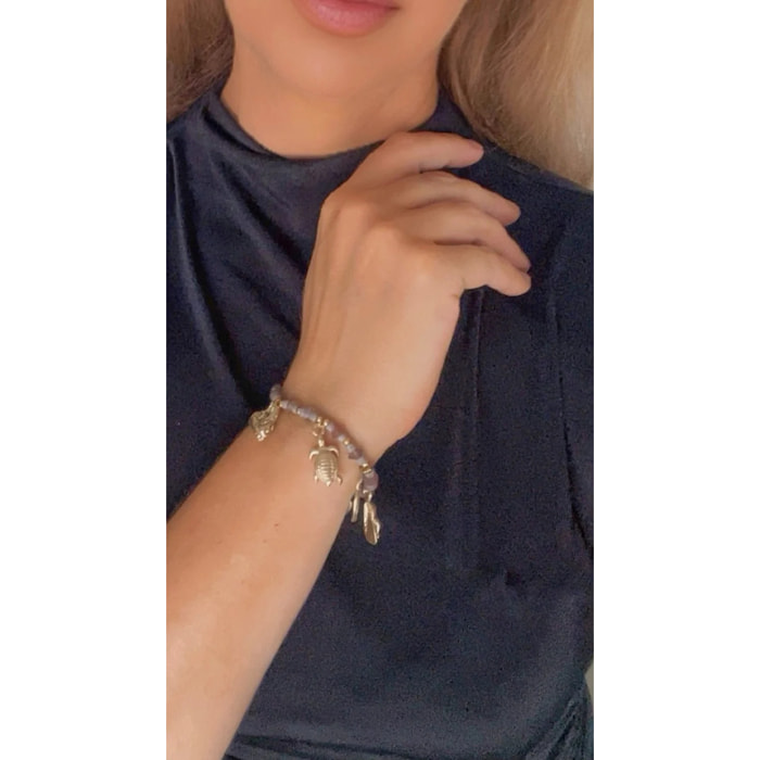 Pulsera elástica charms dorado con resinas colores tono rosa