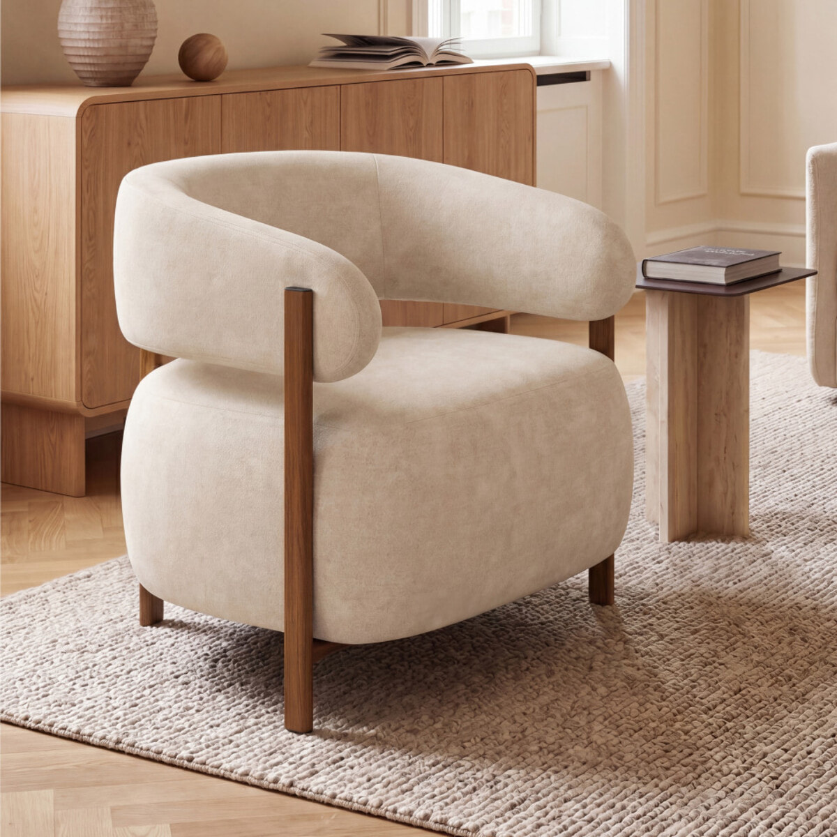 Fauteuil Albin tissu chenille beige et pieds noyer