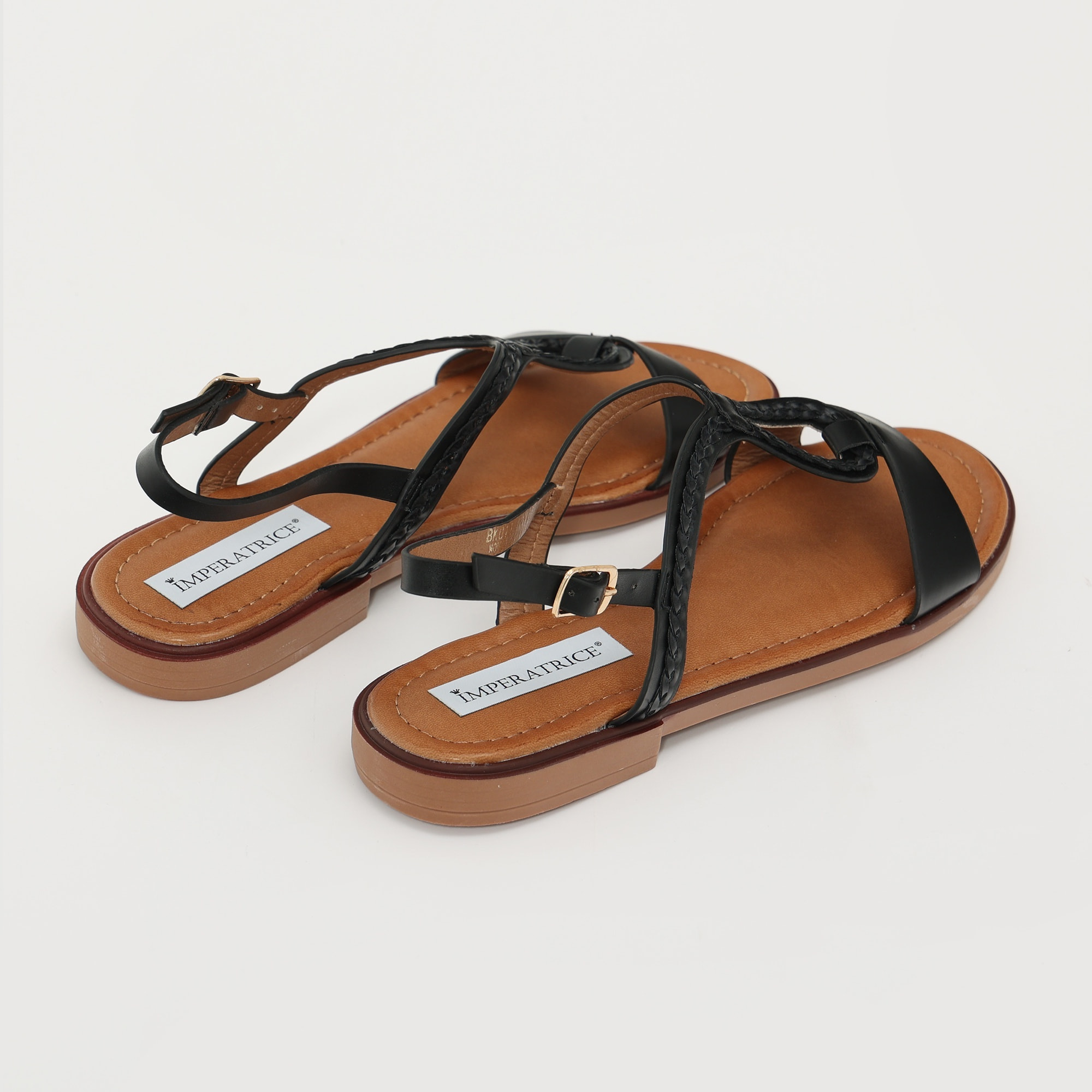 Sandali bassi in simil pelle con fasce intrecciate