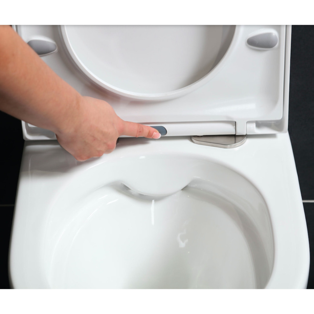 Pack WC bati-support Geberit + WC Swiss Aqua Technologies sans bride + abattant SoftClose + plaque (SLIM-SATrimless-F)
