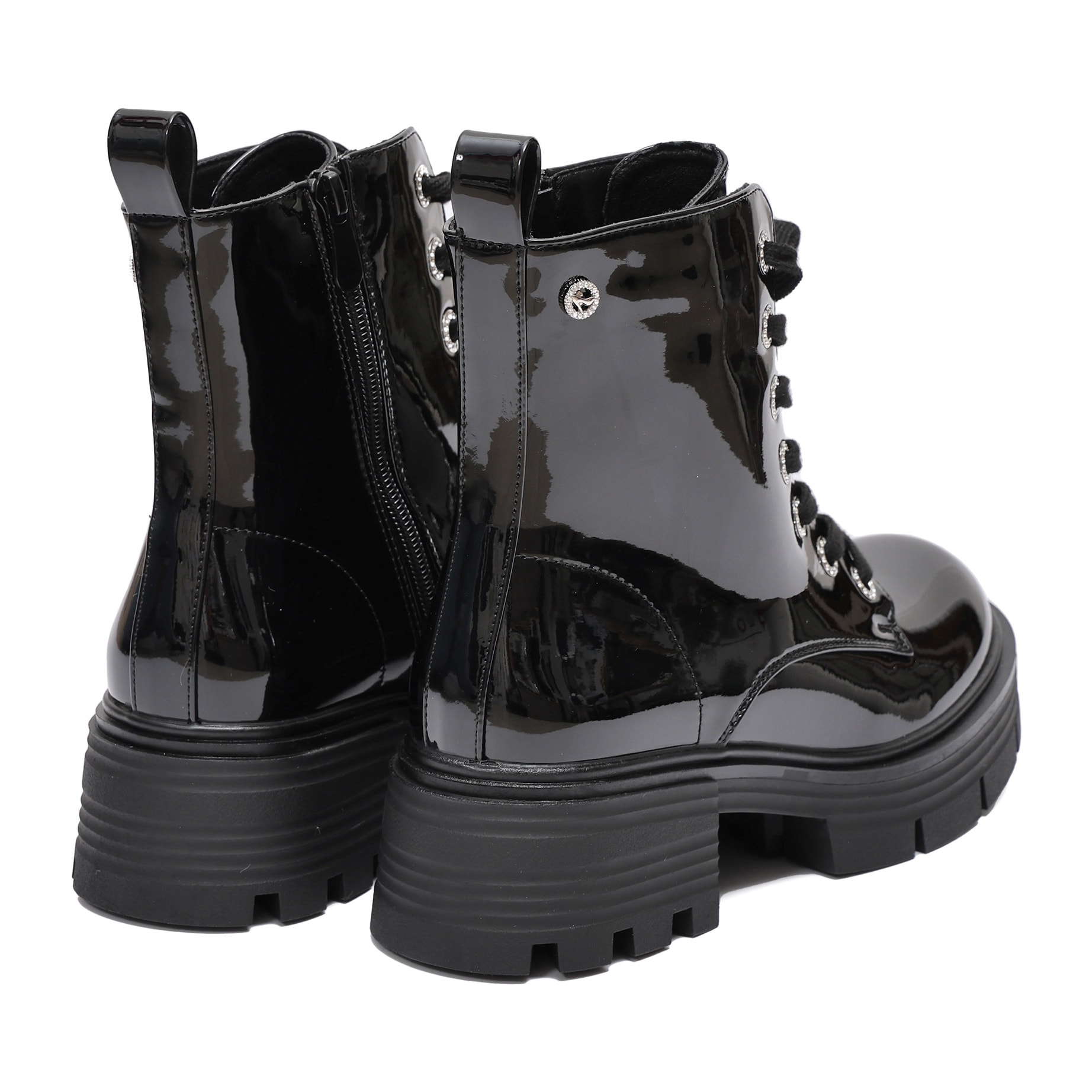 Anfibi in simil pelle verniciata con stringhe