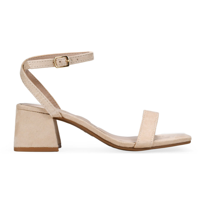 Sandalias de tacón beige con hebilla