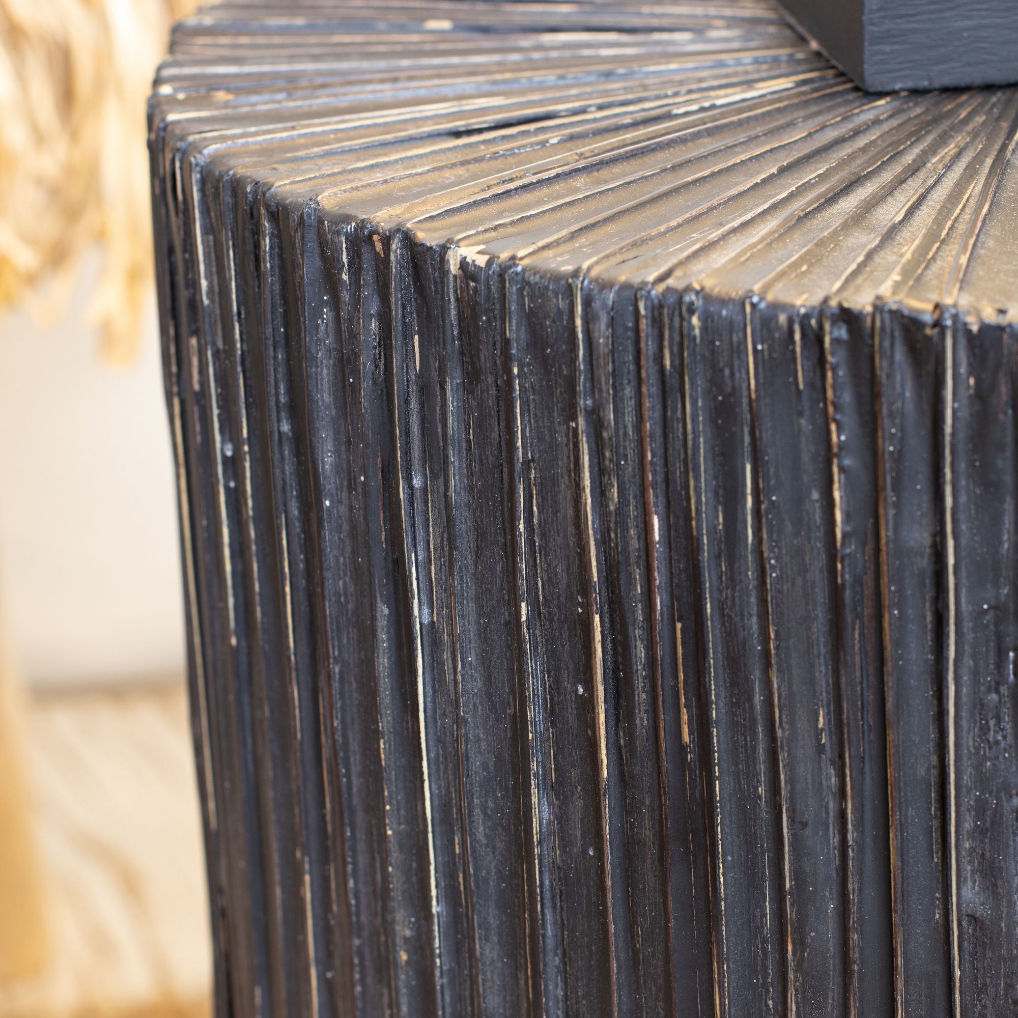 Meuble d'appoint en bois et feuilles de cocotier TUPAI