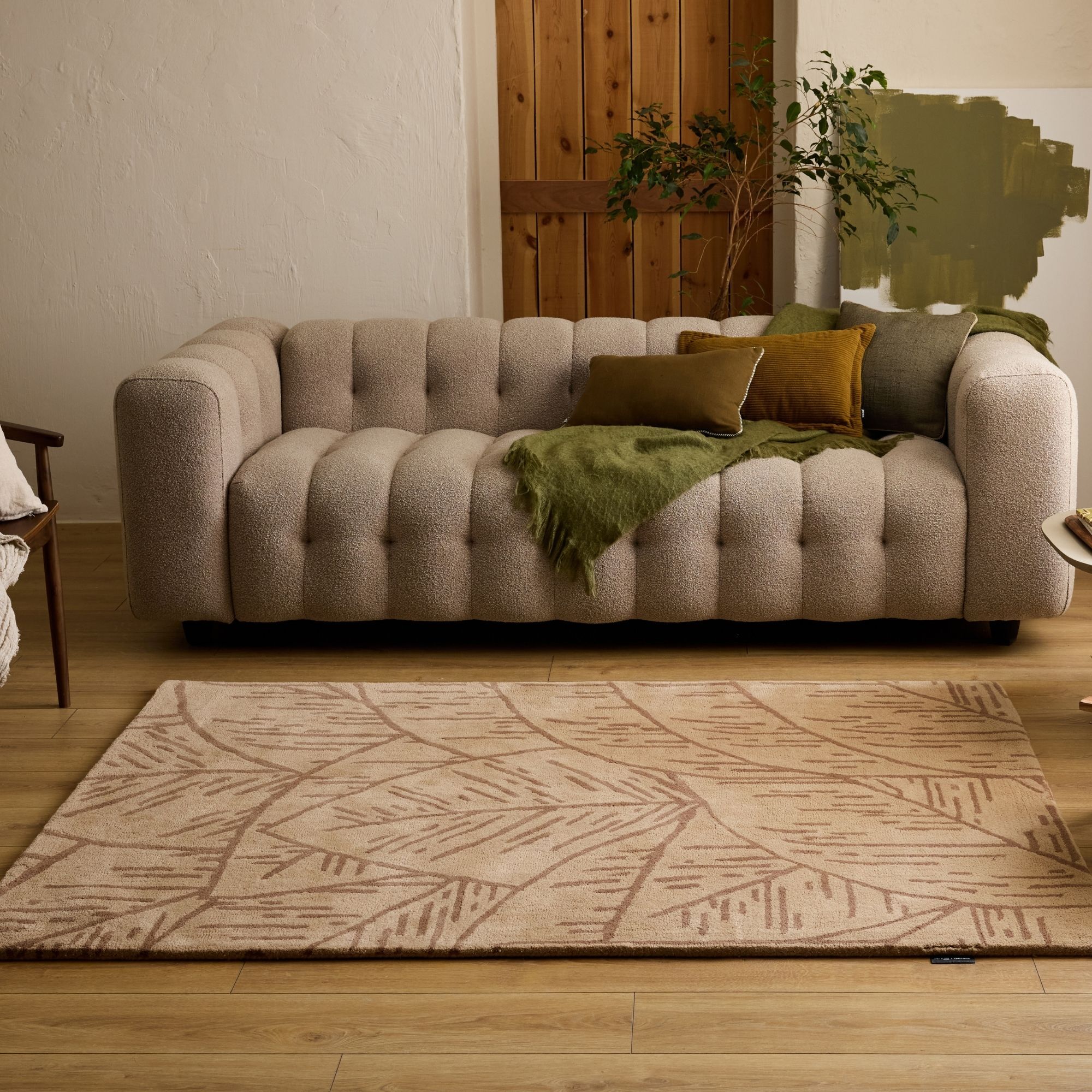 PANTONE - Tapis en laine fait main CEDRE BLANC à motif feuille marron