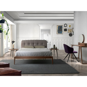 Cama Angel Cerdá capitoné de matrimonio con un cabecero en tela en gris y de madera chapada en nogal natural 172x217x98cm