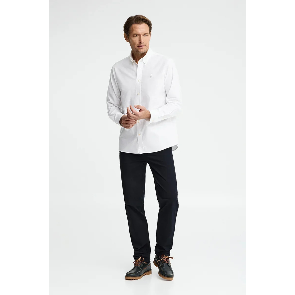 Camisa oxford blanca de corte regular y logo Rigby Go
