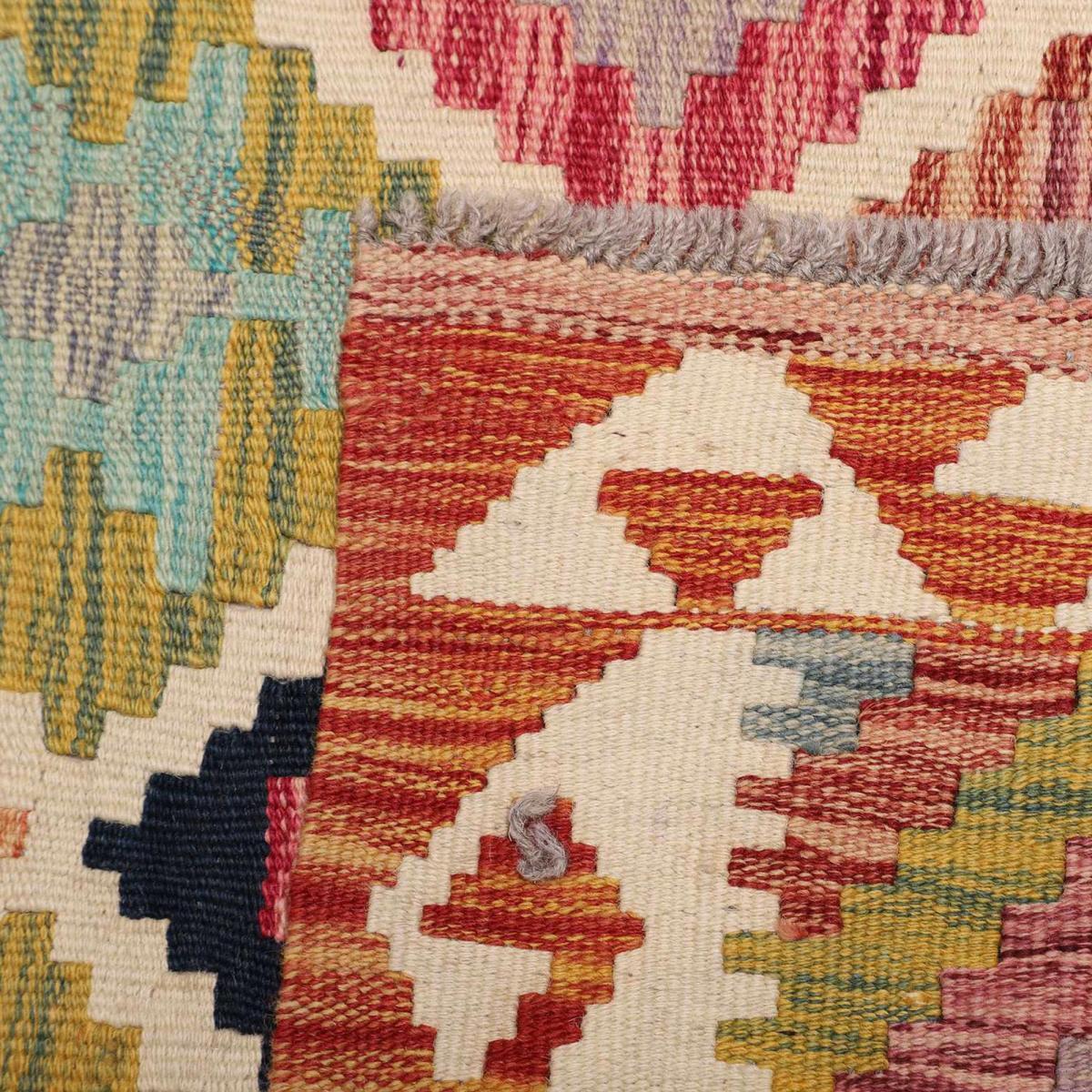 Tapis kilim au motif ethnique, tissé à plat en laine, UDITU