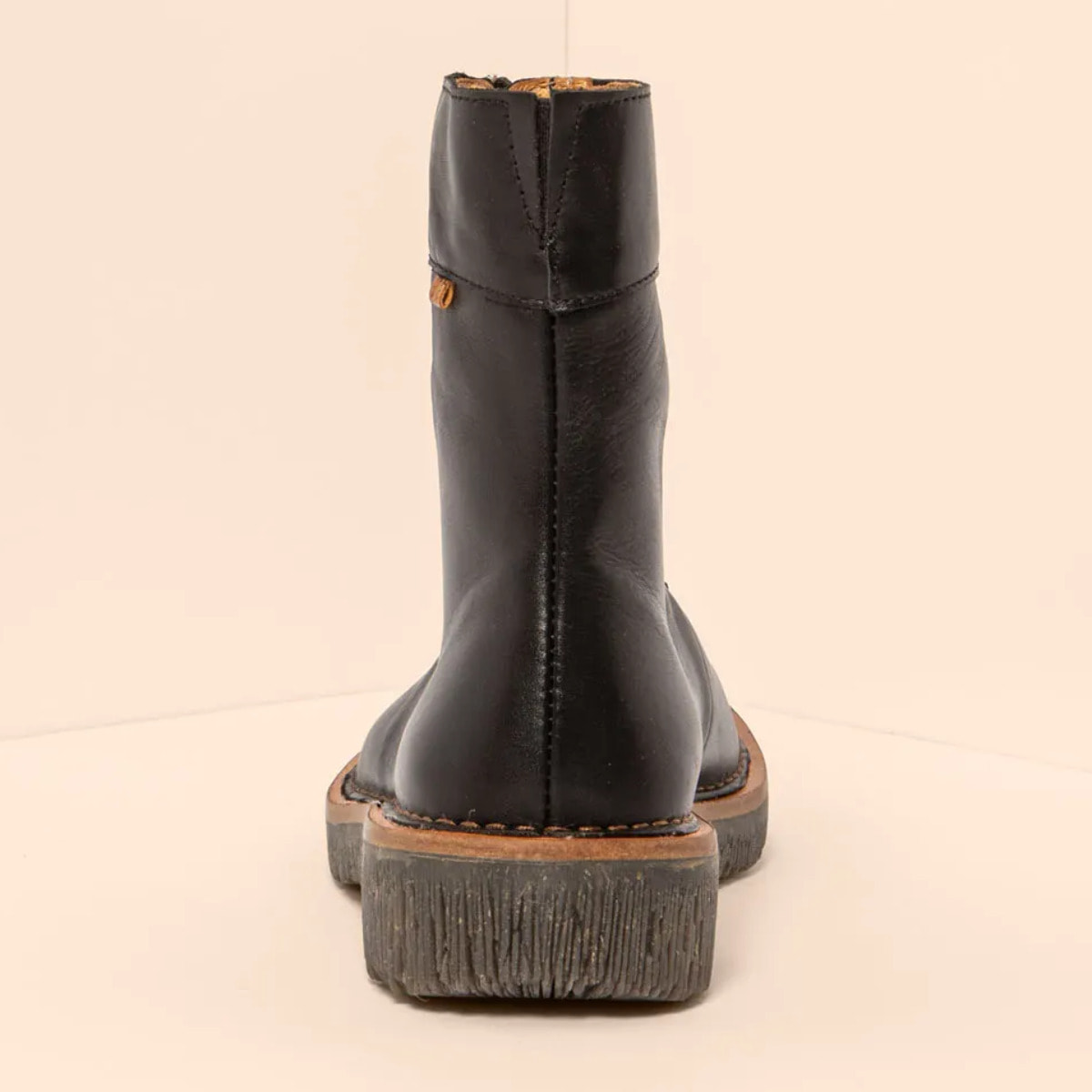 Botines N5581 SOFT NAPPA BLACK/VOLCANO color Black