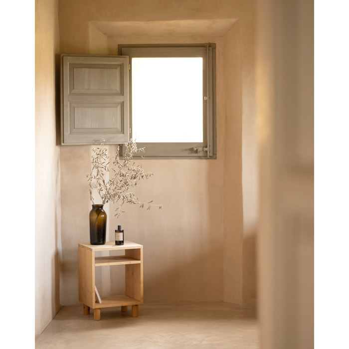 Mesita de noche de madera maciza en tono roble medio de 51x32cm Alto: 50.5 Largo: 32 Ancho: 37.5