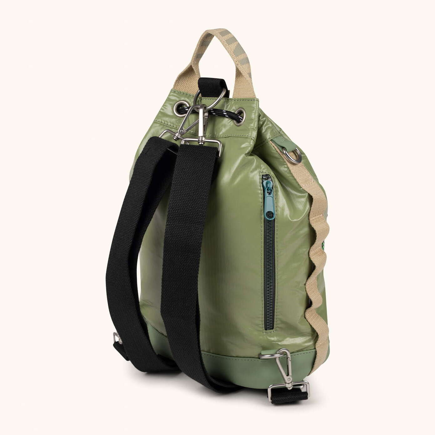 Mochila Saco Adaptable en Poliamida Reciclada DEEP RECYCLED DRAWSTRING BACKPACK KHAKI
