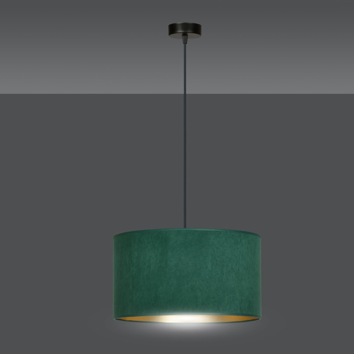 Lampada a sospensione HILDE con paralume in velluto verde e interno oro