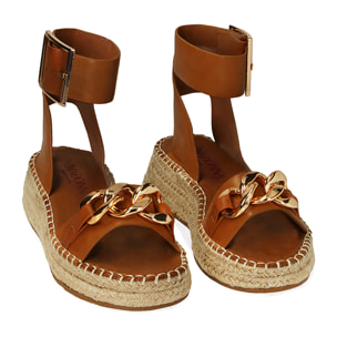 Sandali maxi-chain cognac, zeppa 4,5 cm