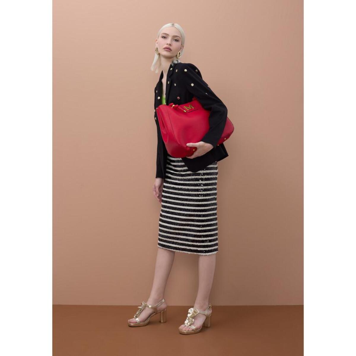 Blazer aderente con dettaglio di borchie rotonde