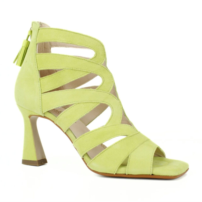 Sandalia de fiesta con tiras cruzadas. Tacón de 7 cm