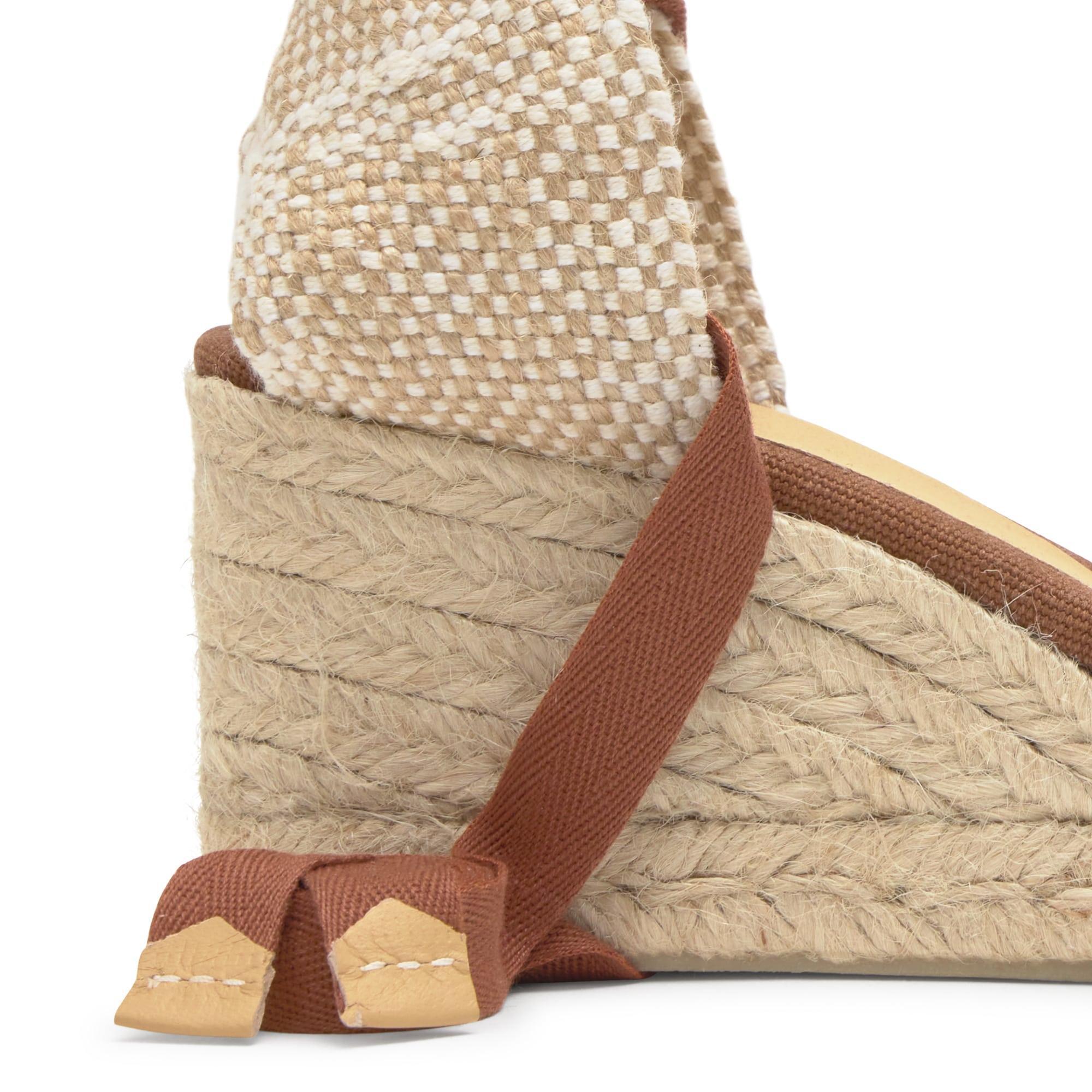 Alpargata con cuña 7 cm en lona de algodón con pala en v y cintas al tobillo