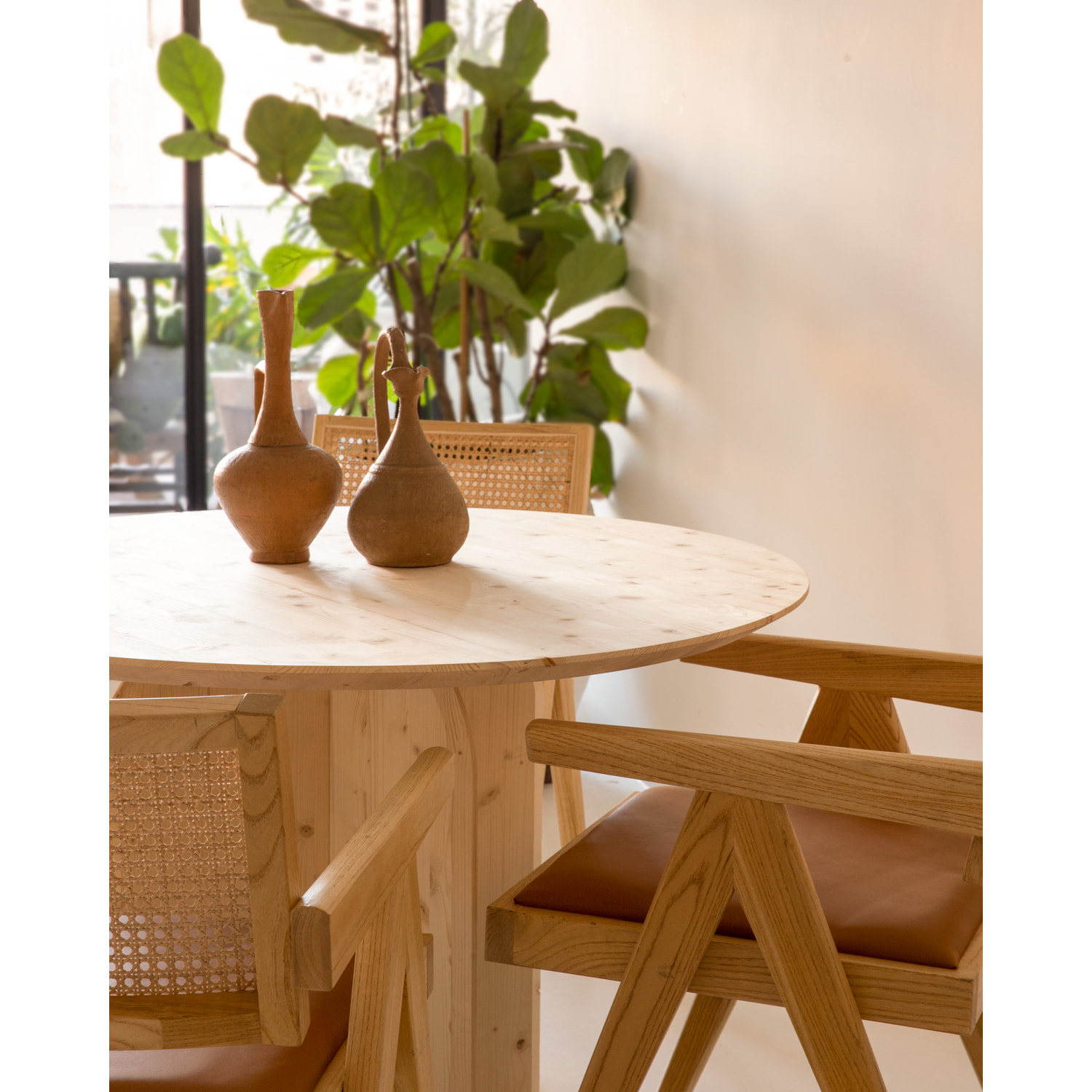 Table à manger ronde en bois massif de couleur naturel de 110cm Hauteur: 75.2 Longueur: 110 Largeur: 110