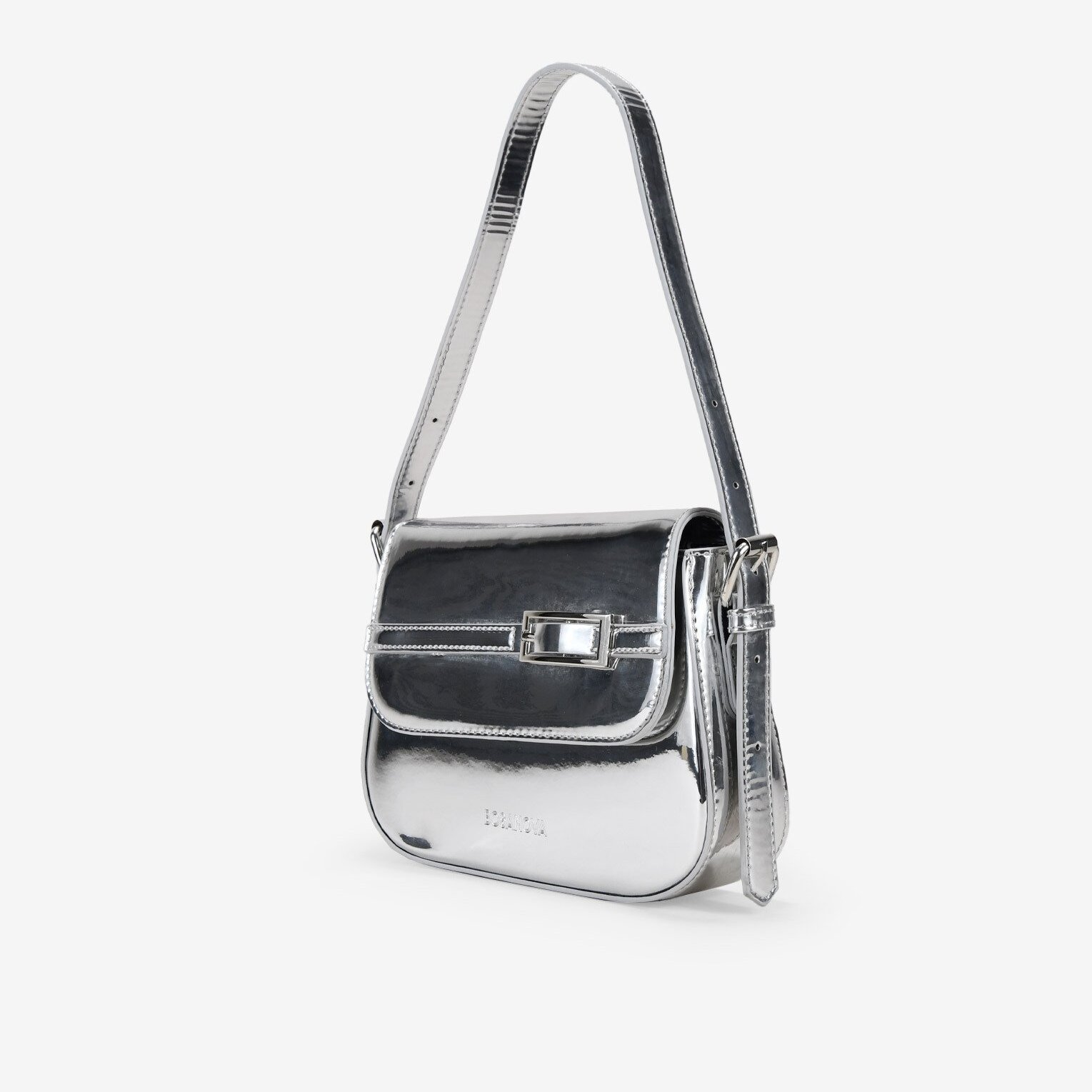 Bolso de hombro plateado con solapa y cinturón