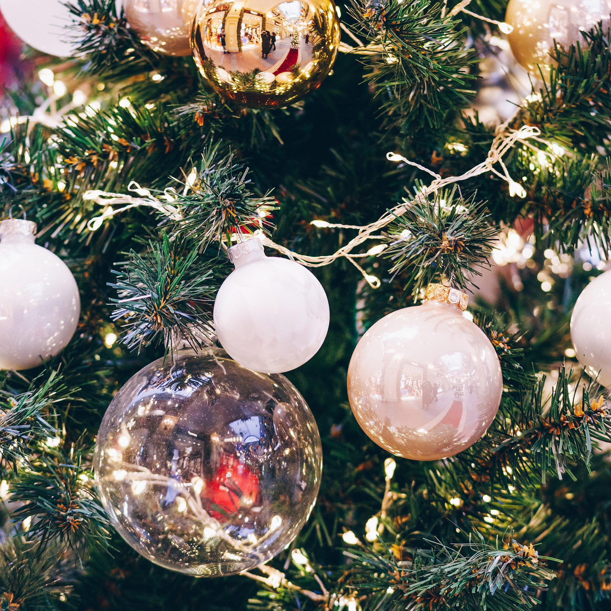 juego de 12 bolas de navidad color iridiscente 5cm - brillantes y mate