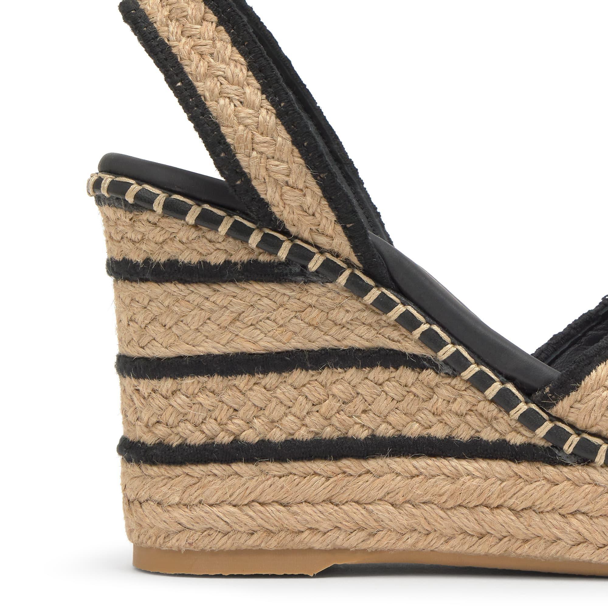 Alpargata Cova cuña forrada en yute trenzado con hebilla y escote en V
